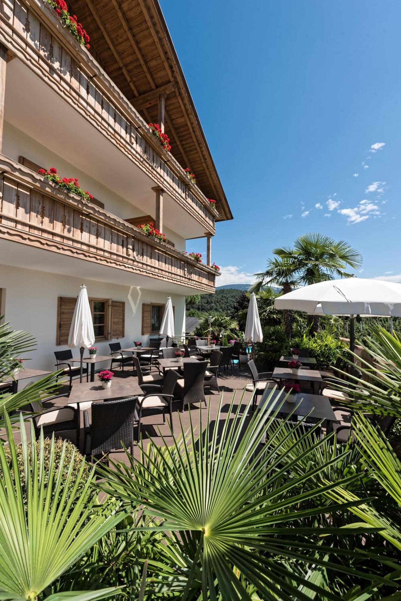 Hotel Schallerhof Tesimo Exterior photo